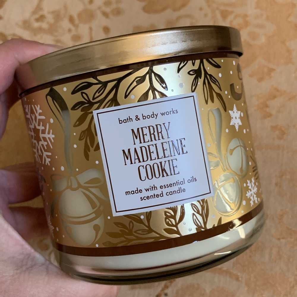 Bath & Body Works Merry Madeleine Cookie candle (2020)